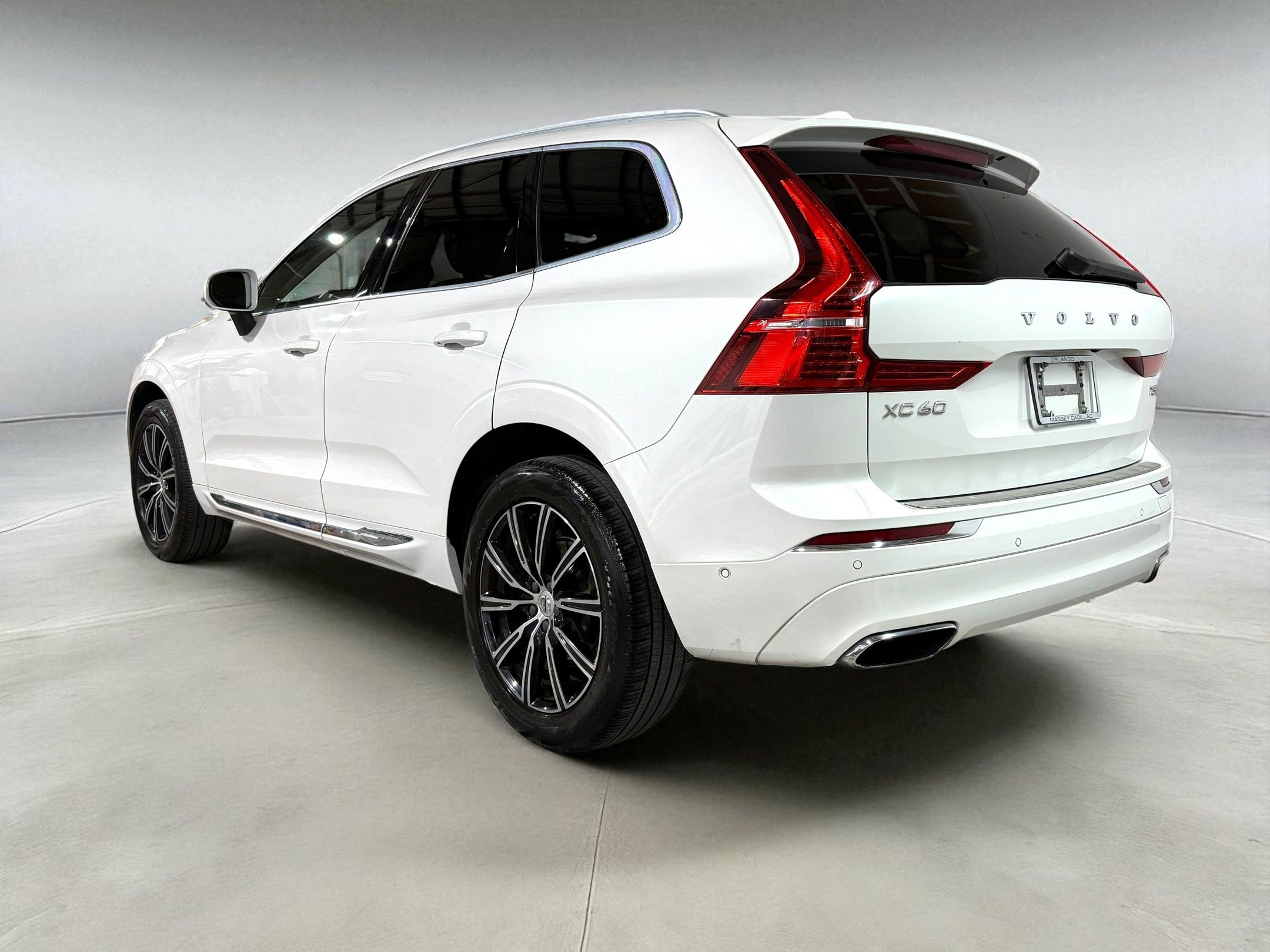 Used 2019 Volvo XC60 T5 Inscription w/ Protection Package Premier image 3