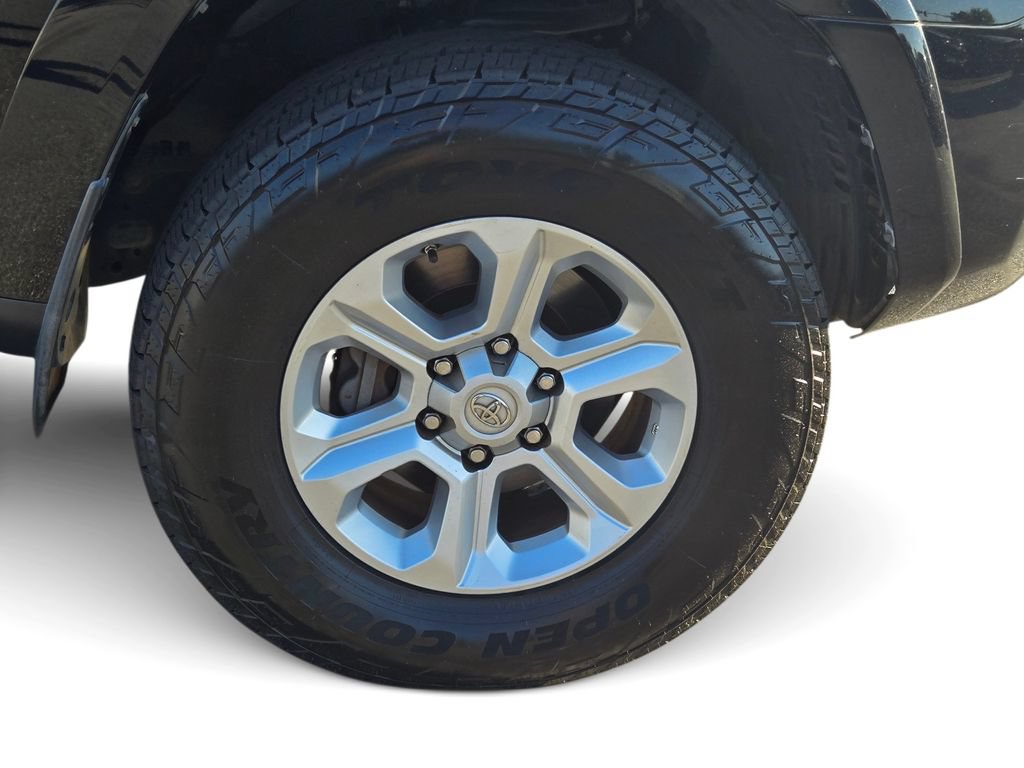 Used 2018 Toyota 4Runner SR5 AWD/4WD image 6