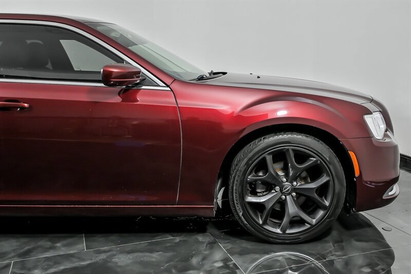 Used 2019 Chrysler 300 Touring RWD image 11