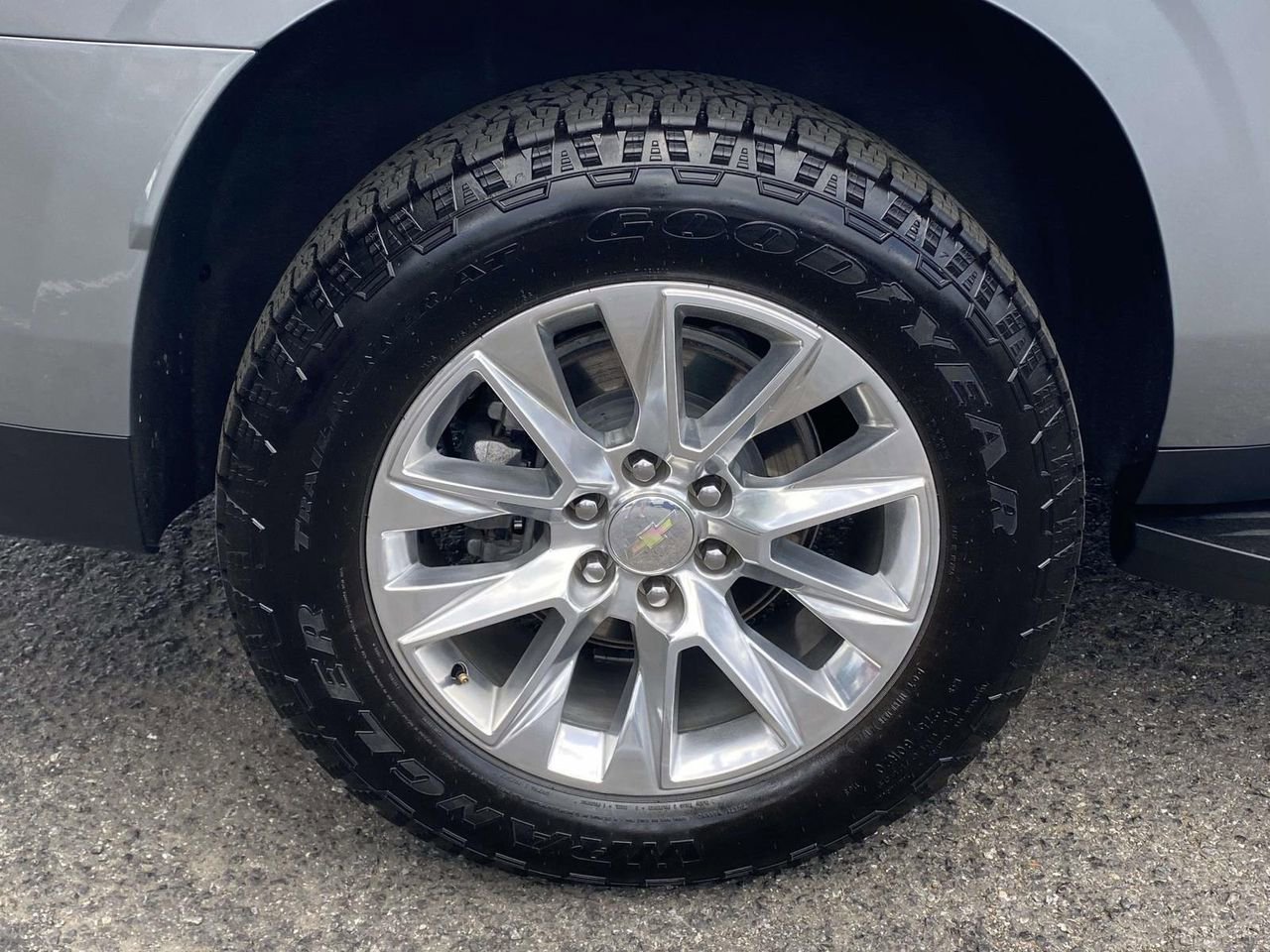 Used 2024 Chevrolet Suburban Premier RWD image 7