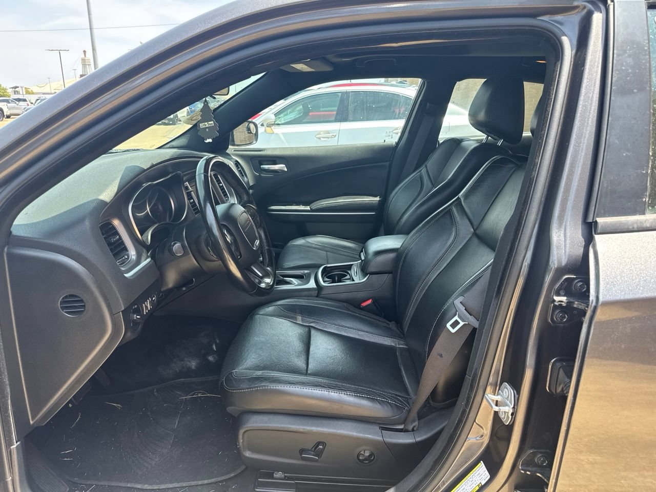 Used 2019 Dodge Charger SXT w/ Leather Interior Group RWD image 8