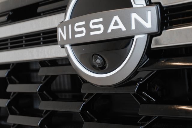 Used 2025 Nissan Armada SL AWD/4WD image 3