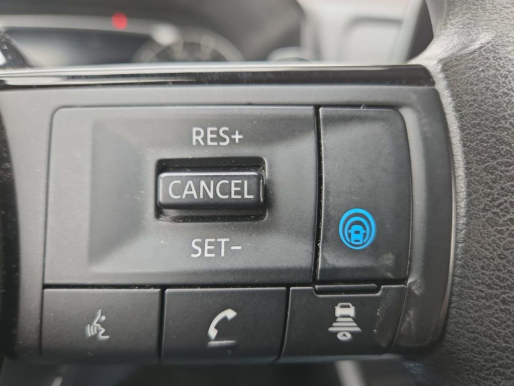 Used 2023 Nissan Rogue SV image 50