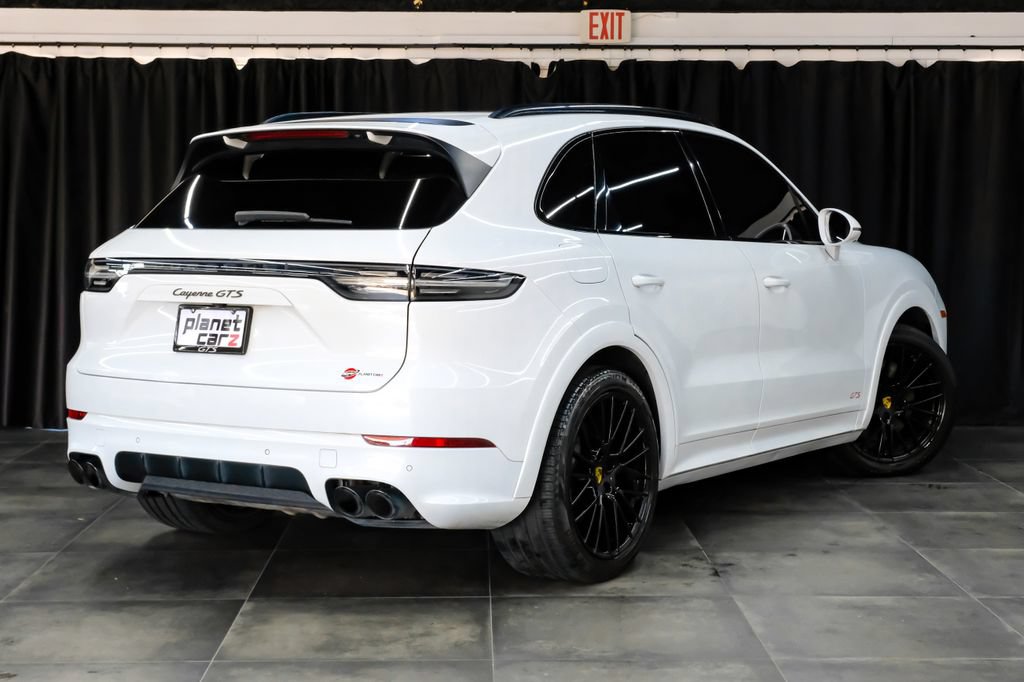 Used 2021 Porsche Cayenne GTS w/ Sport Chrono Package (8LH) AWD/4WD image 12