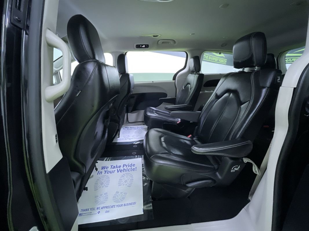 Used 2022 Chrysler Pacifica Touring-L image 25