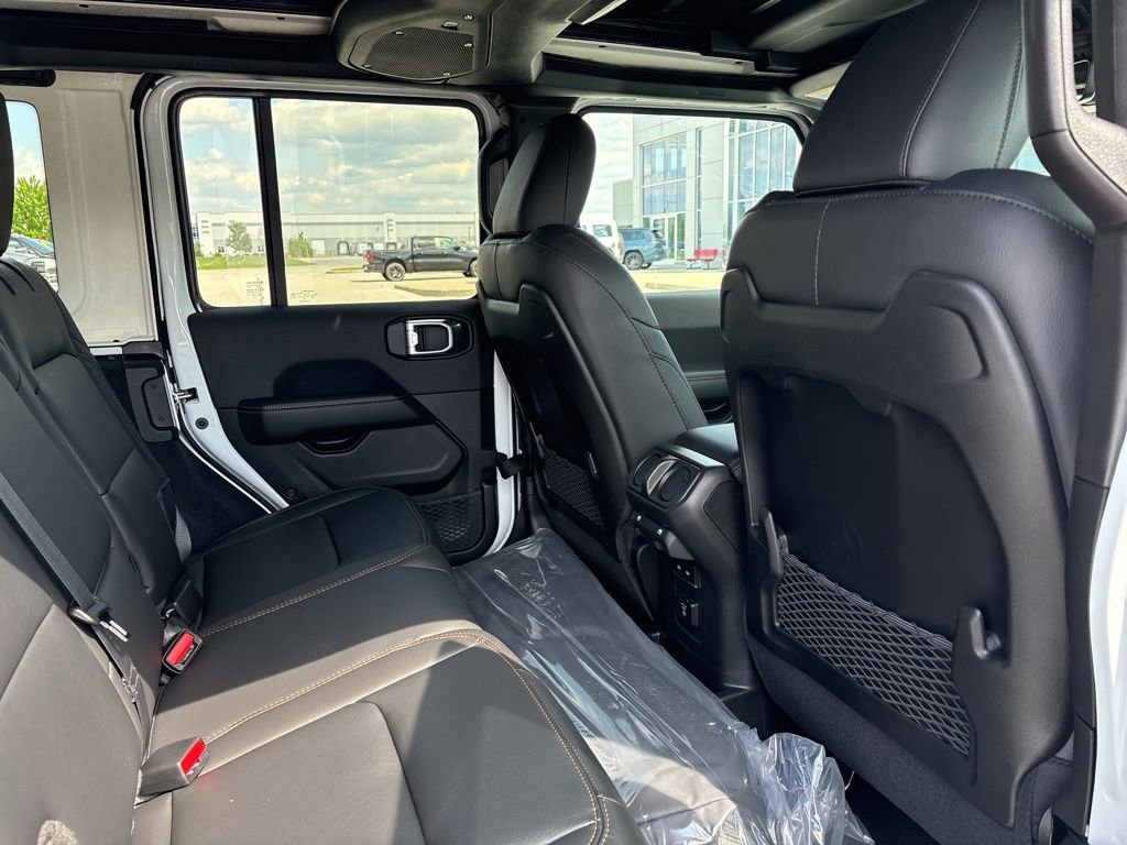 New 2026 Jeep Wrangler Unlimited Sahara AWD/4WD image 13