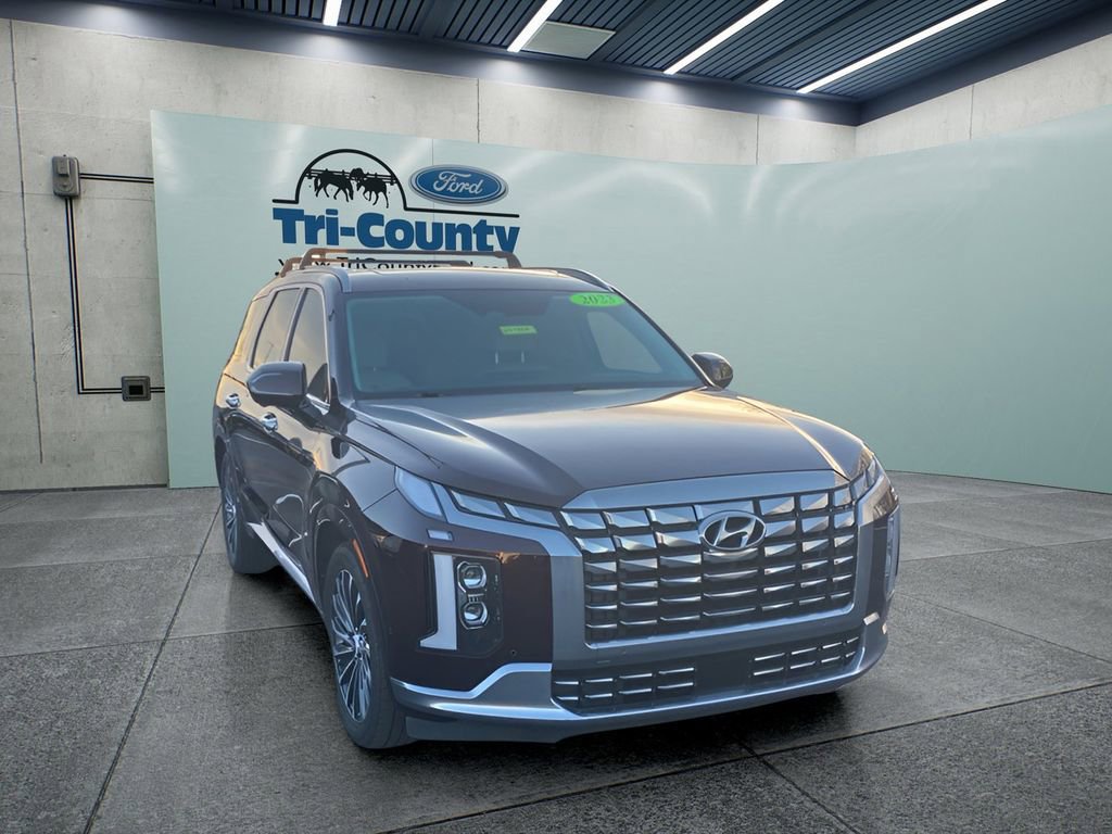 Used 2023 Hyundai Palisade Calligraphy image 2