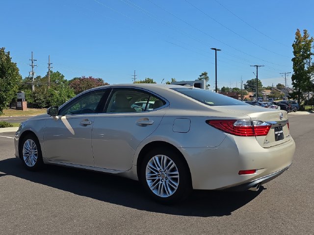 Used 2015 Lexus ES 350 w/ Luxury Package FWD image 3