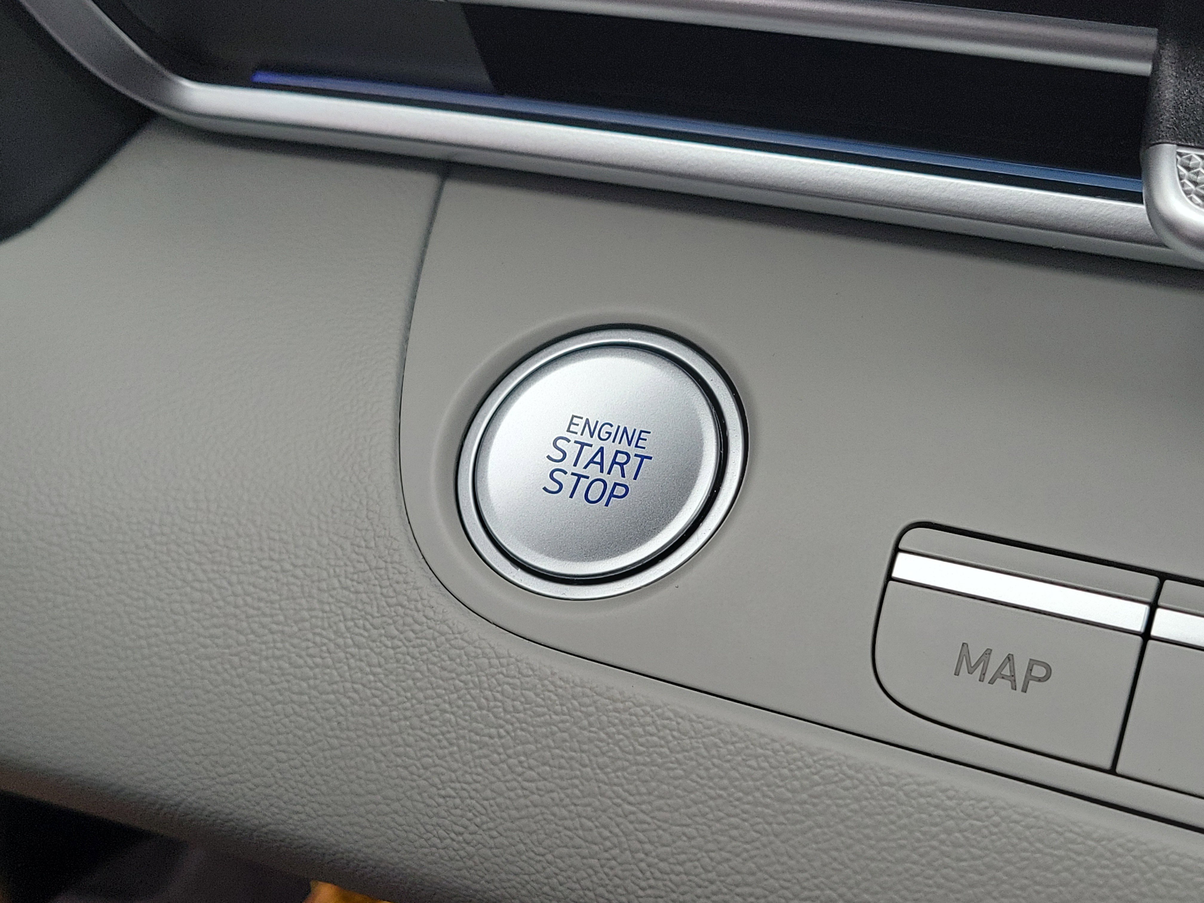 Used 2023 Hyundai Elantra Limited image 30