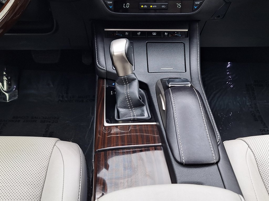 Used 2017 Lexus ES 350 w/ Luxury Package FWD image 25