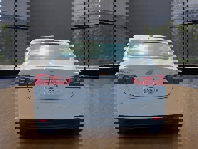 Used 2025 Chevrolet Malibu LT image 4