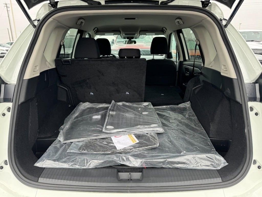 Used 2025 Nissan Rogue S image 6