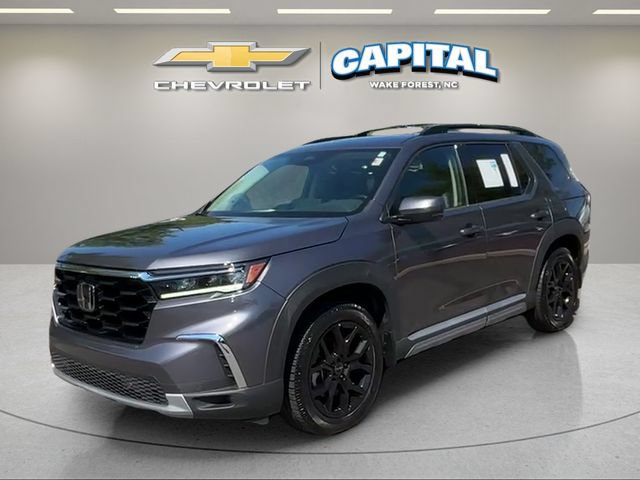 Used 2025 Honda Pilot Touring image 1