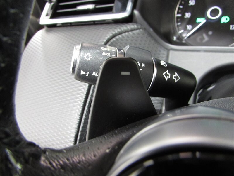 Used 2018 Land Rover Range Rover Velar AWD/4WD image 38