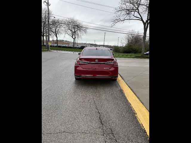 Used 2025 Lexus ES 300h F Sport w/ Accessory Package (Z1) image 2