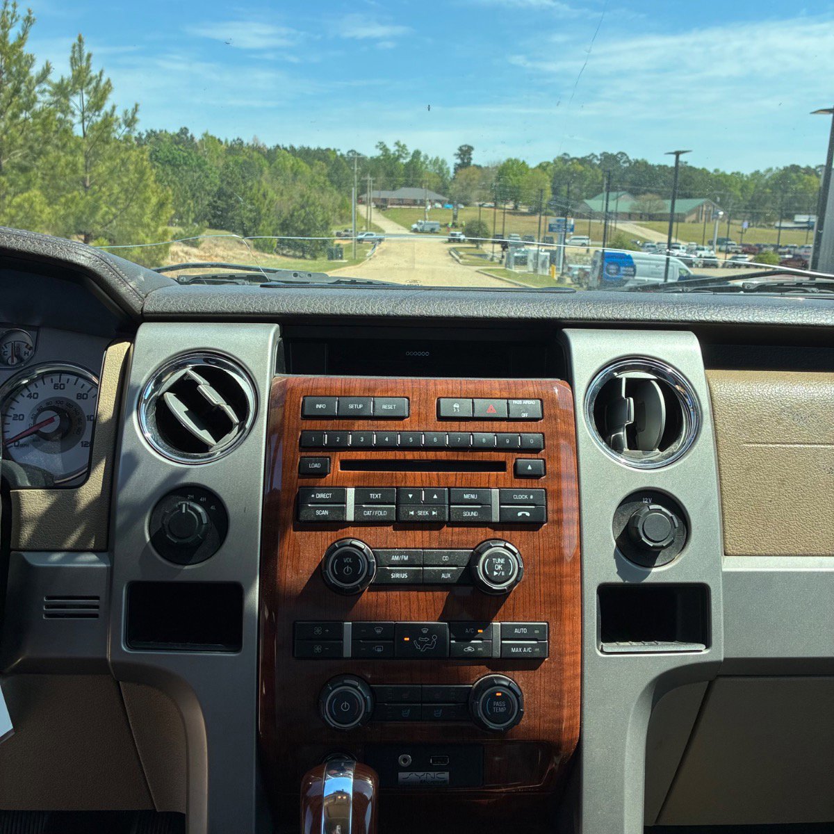 Used 2010 Ford F150 Lariat image 14