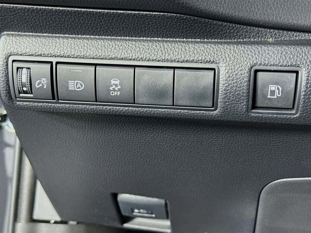 Used 2025 Toyota Corolla SE image 14