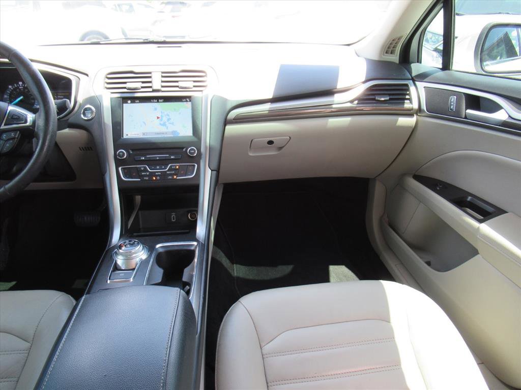 Used 2018 Ford Fusion SE w/ Equipment Group 602A FWD image 13