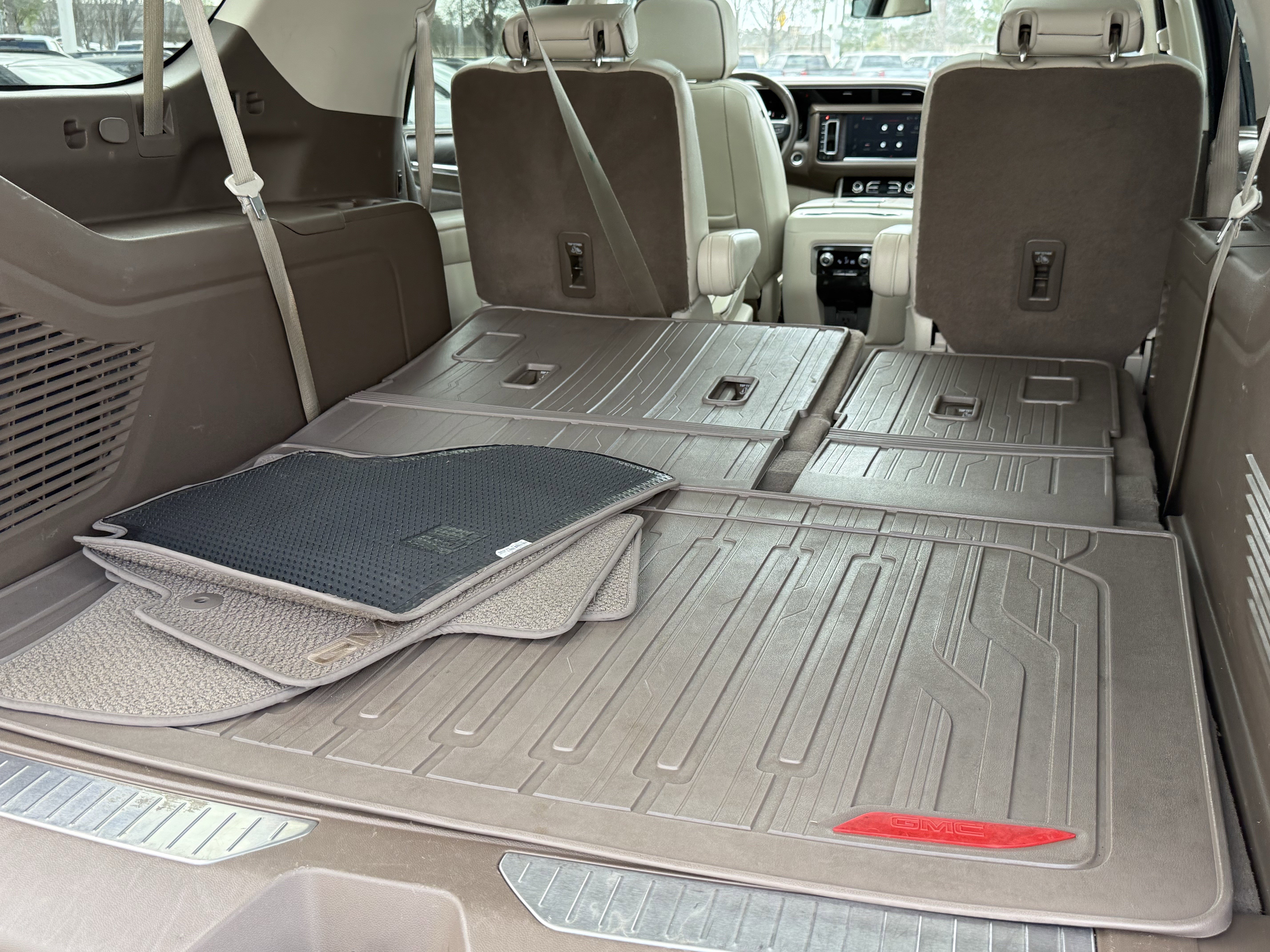 Used 2022 GMC Yukon XL Denali image 32