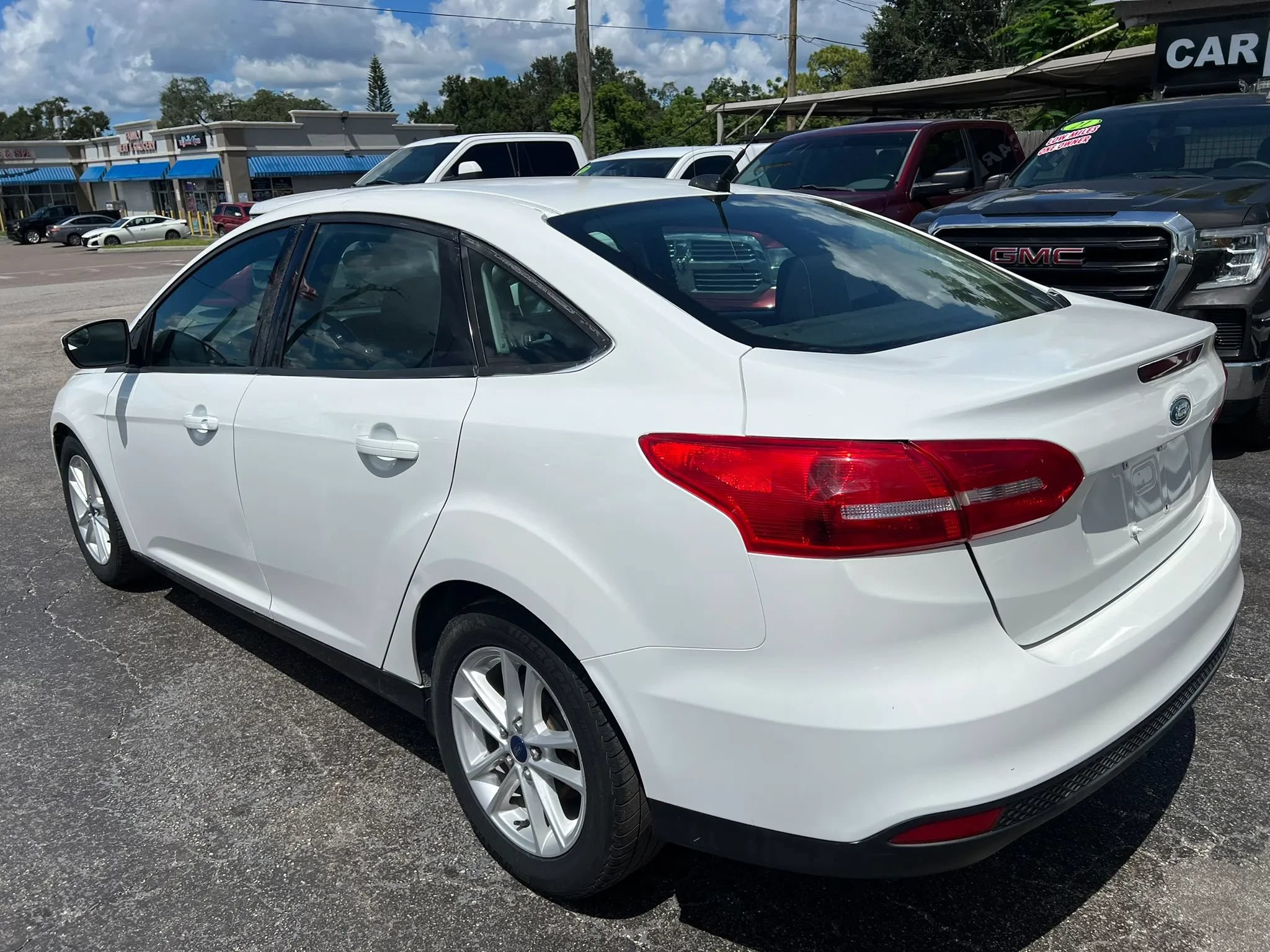 Used 2015 Ford Focus SE FWD image 8