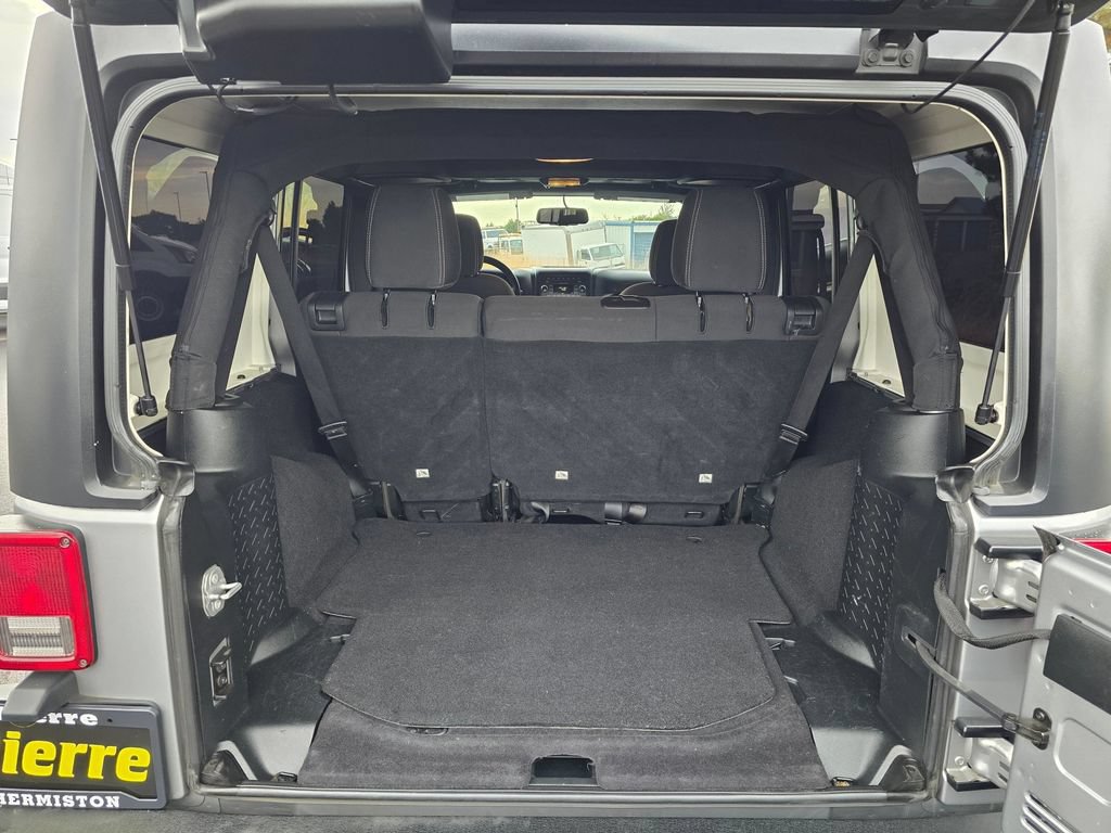 Used 2018 Jeep Wrangler Unlimited Sahara AWD/4WD image 31