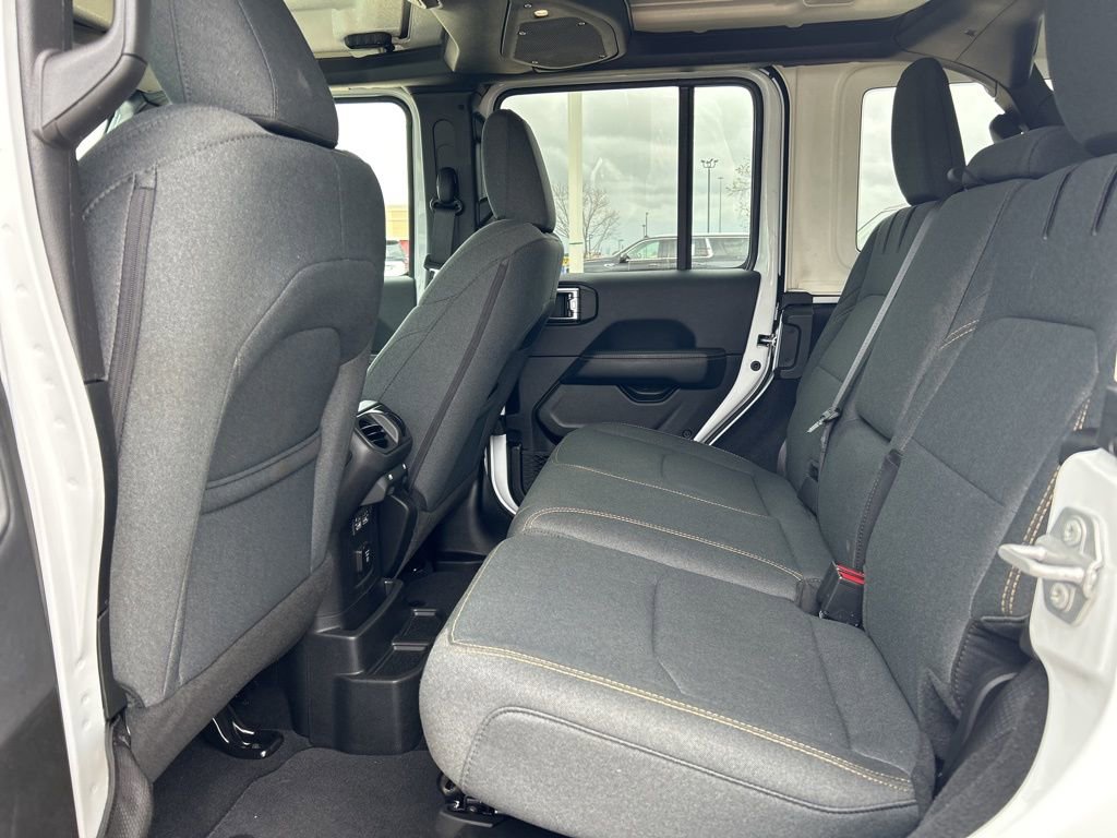 Used 2025 Jeep Wrangler Unlimited Sahara image 9