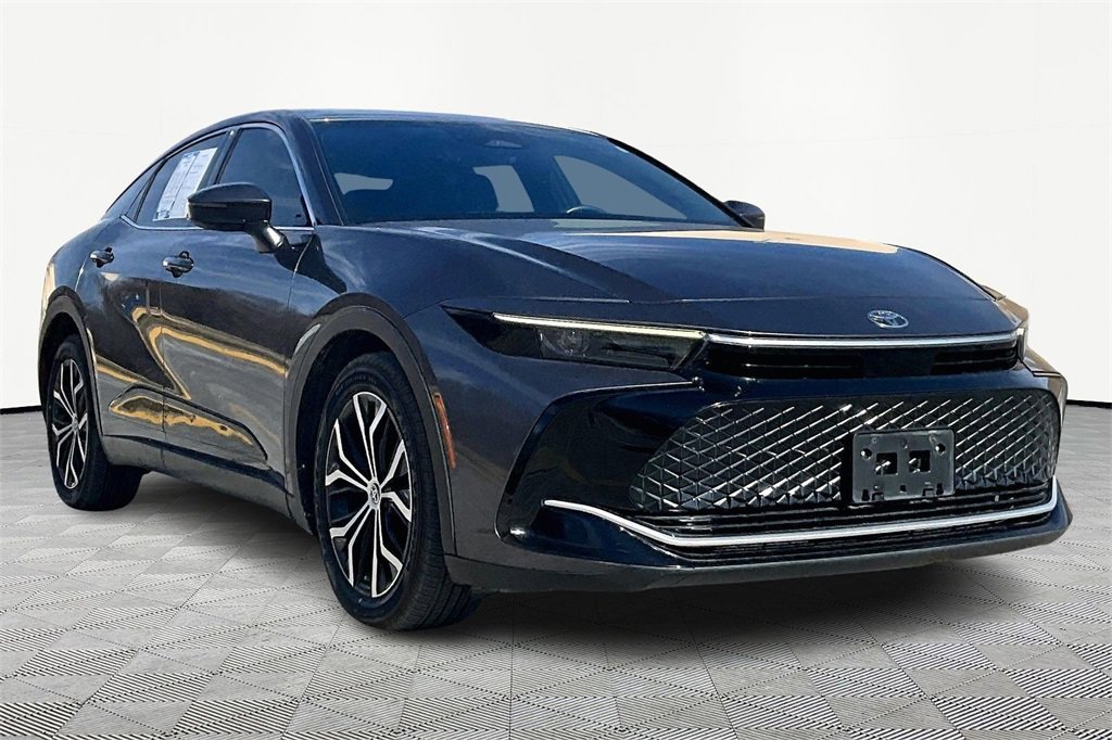 Used 2023 Toyota Crown XLE image 12