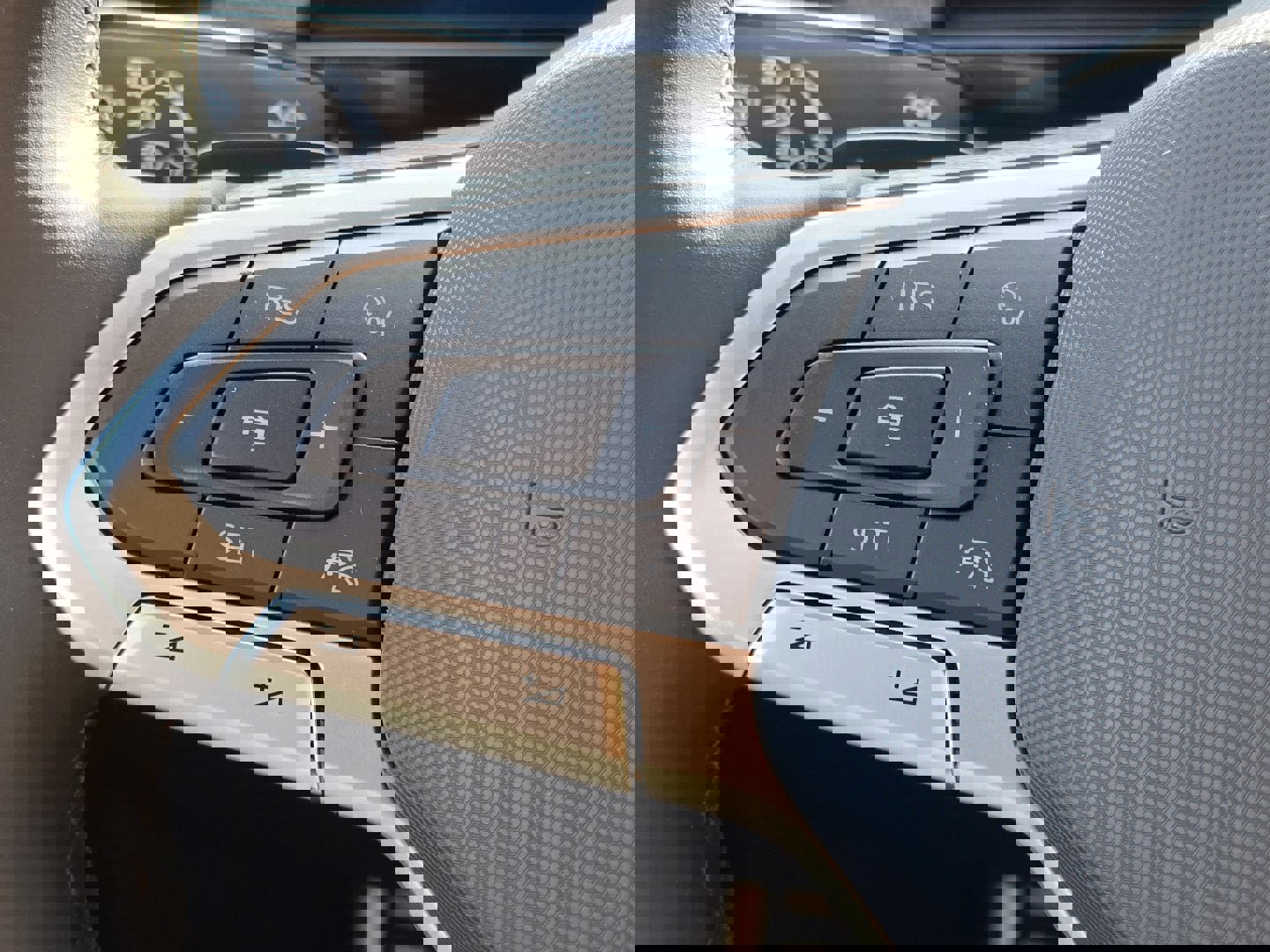 Certified 2025 Volkswagen Atlas Cross Sport SEL R-Line AWD/4WD image 12