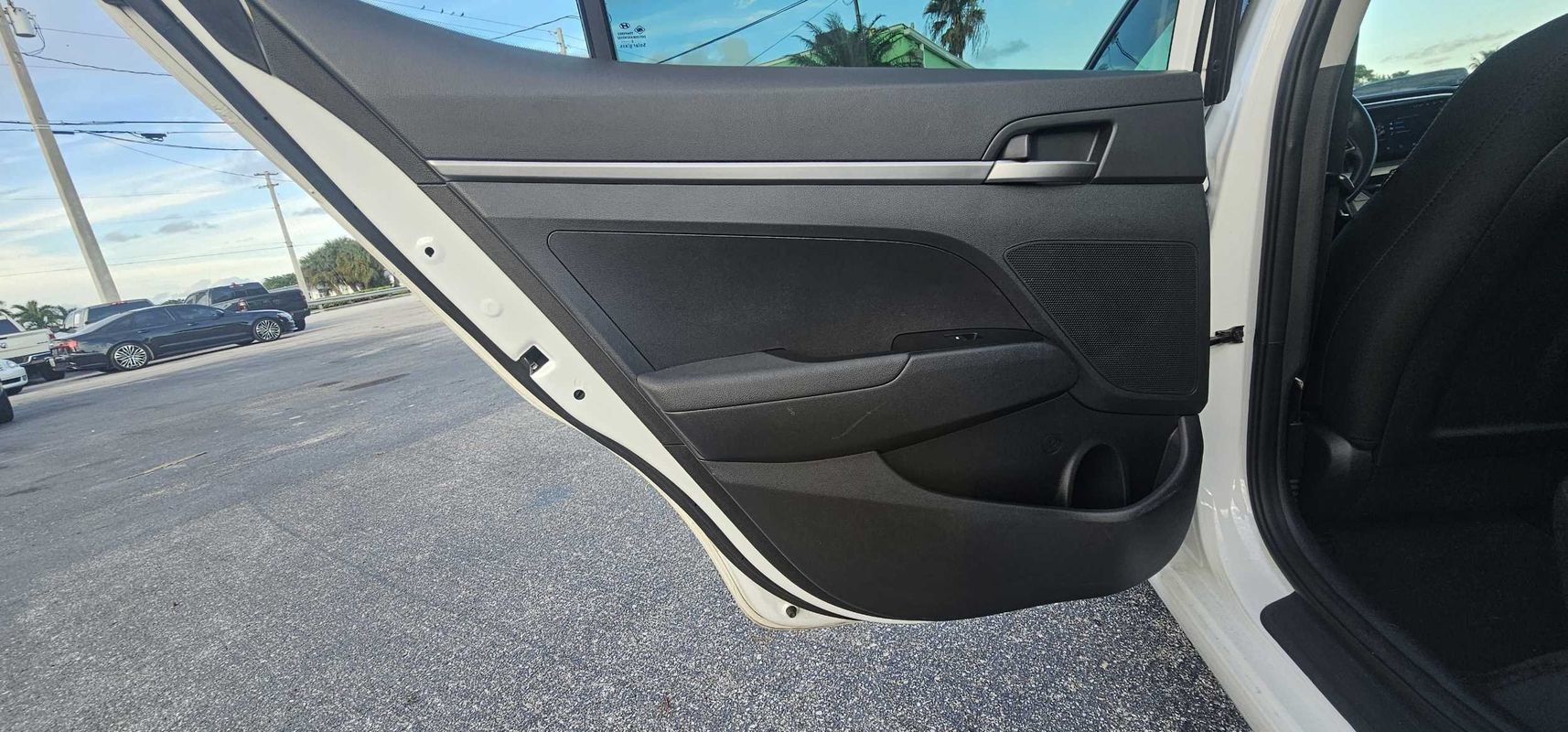 Used 2018 Hyundai Elantra SE FWD image 19