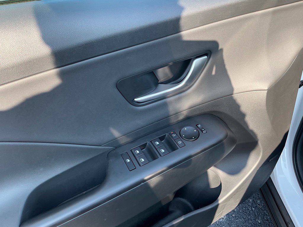 Certified 2025 Hyundai Kona Limited AWD/4WD image 17