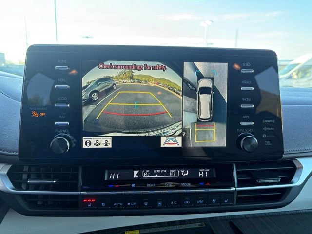 Used 2021 Toyota Sienna Platinum image 17