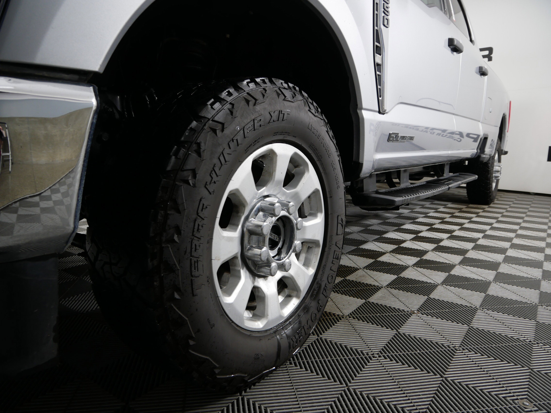 Used 2024 Ford F350 XLT AWD/4WD image 2