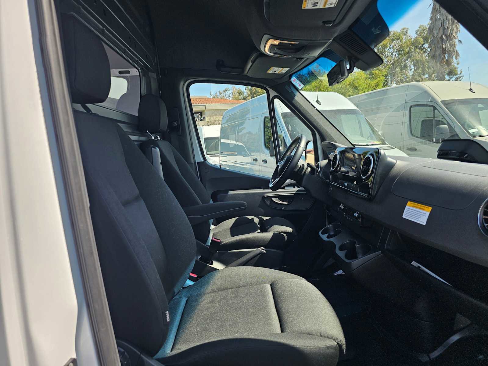 Used 2025 Mercedes-Benz Sprinter 2500 image 10