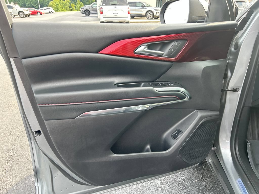 Used 2025 Chevrolet Traverse Z71 w/ LPO, Floor Liner Package AWD/4WD image 12