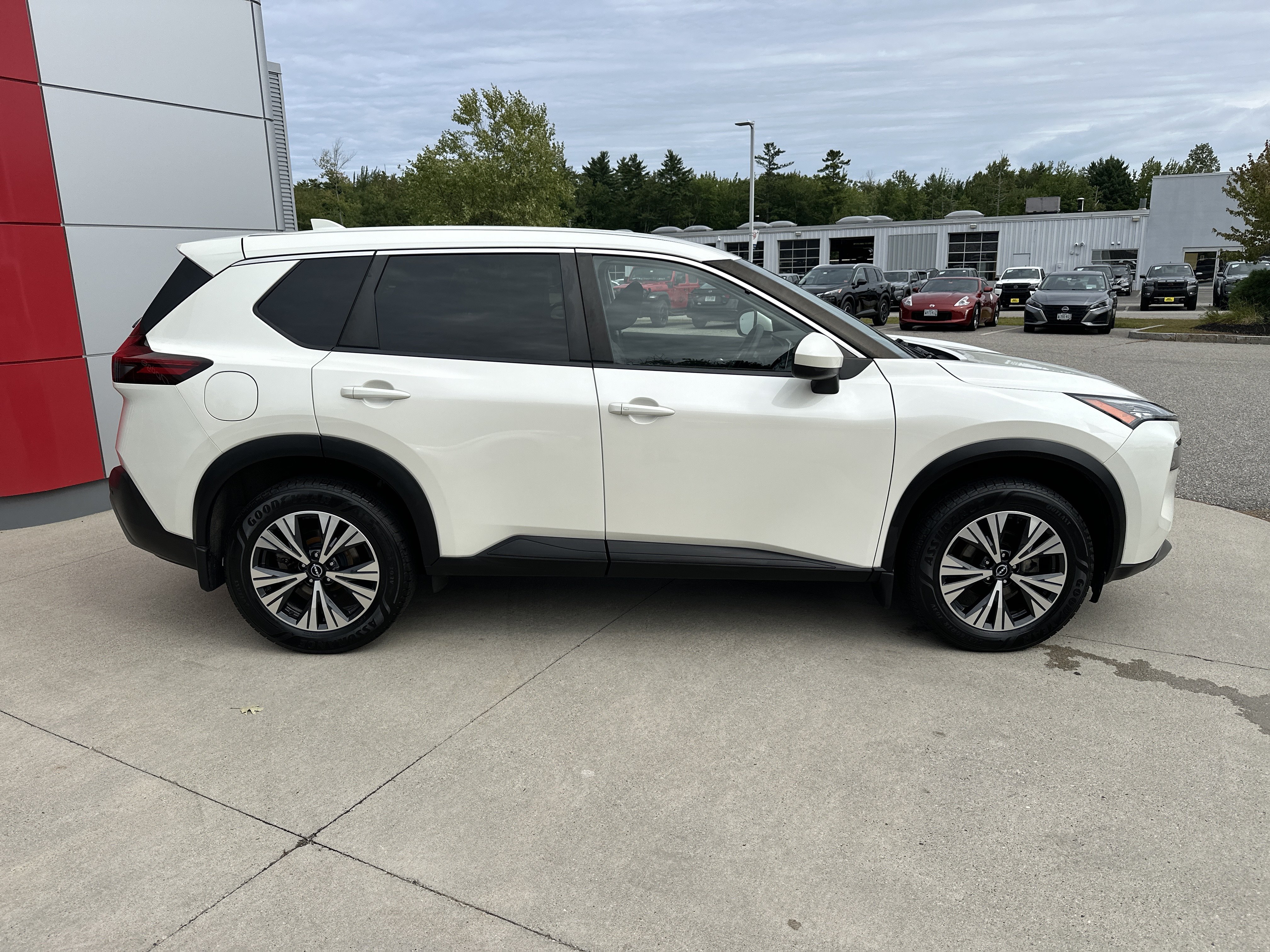 Certified 2023 Nissan Rogue SV AWD/4WD image 4