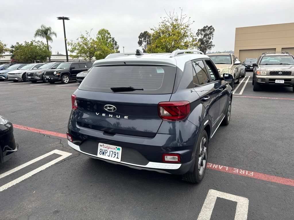 Certified 2021 Hyundai Venue FWD image 4