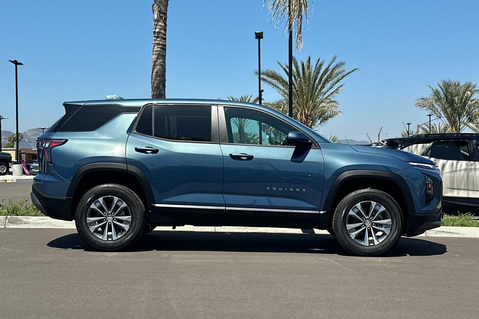 New 2026 Chevrolet Equinox LT w/ Safety and Technology Package FWD image 3