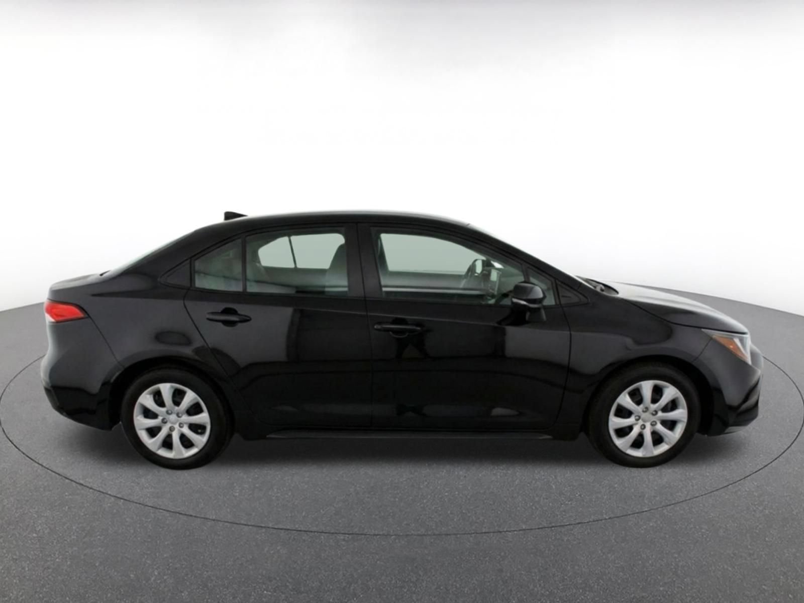 Used 2025 Toyota Corolla LE FWD image 9