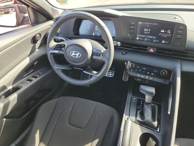 Used 2025 Hyundai Elantra Sport image 14