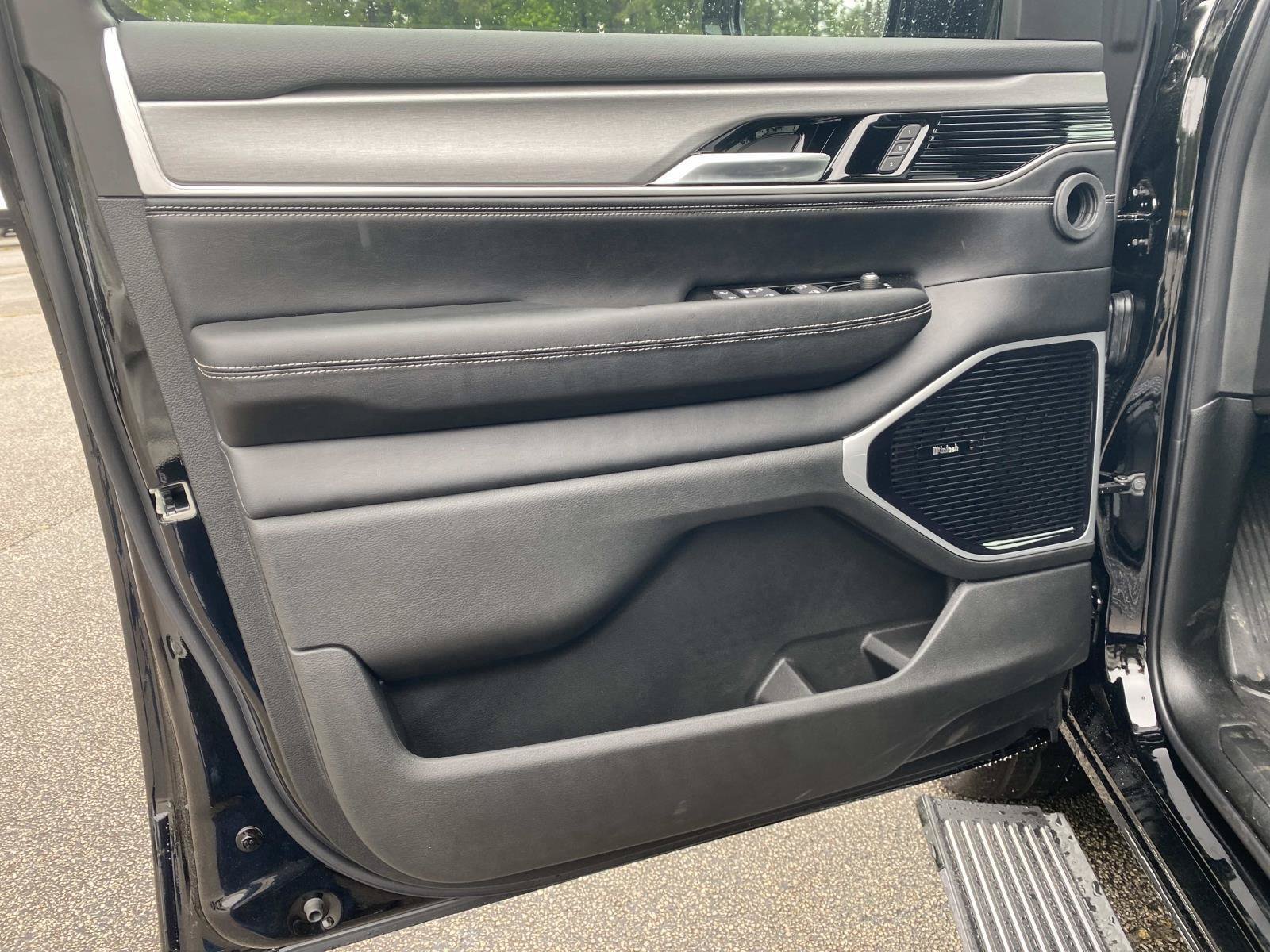 New 2026 Jeep Grand Wagoneer Limited AWD/4WD image 13