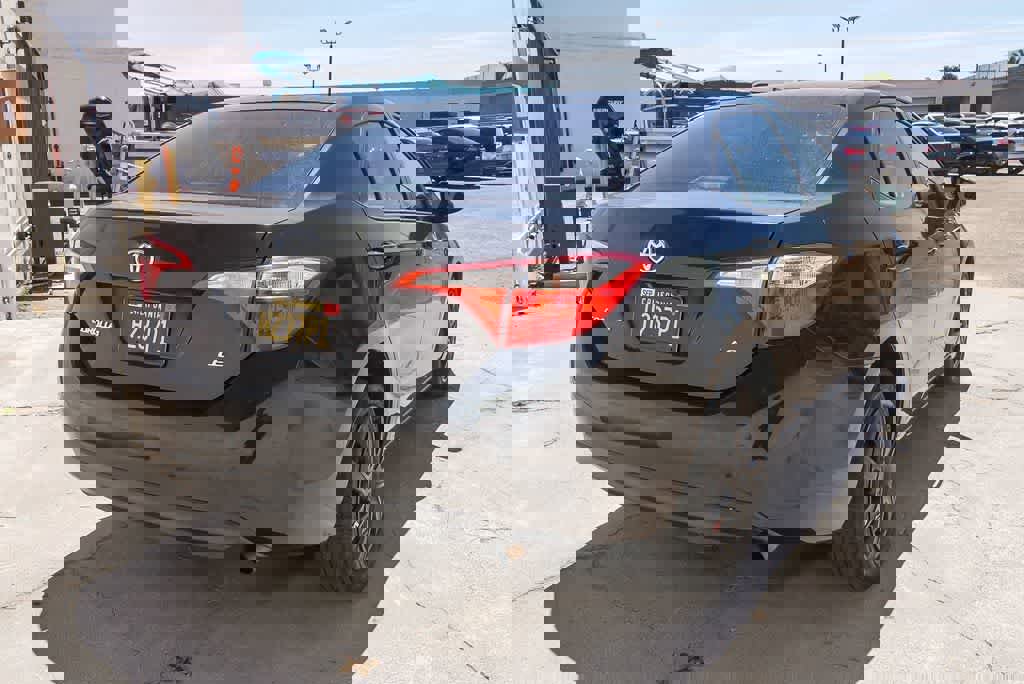 Used 2016 Toyota Corolla LE FWD image 9