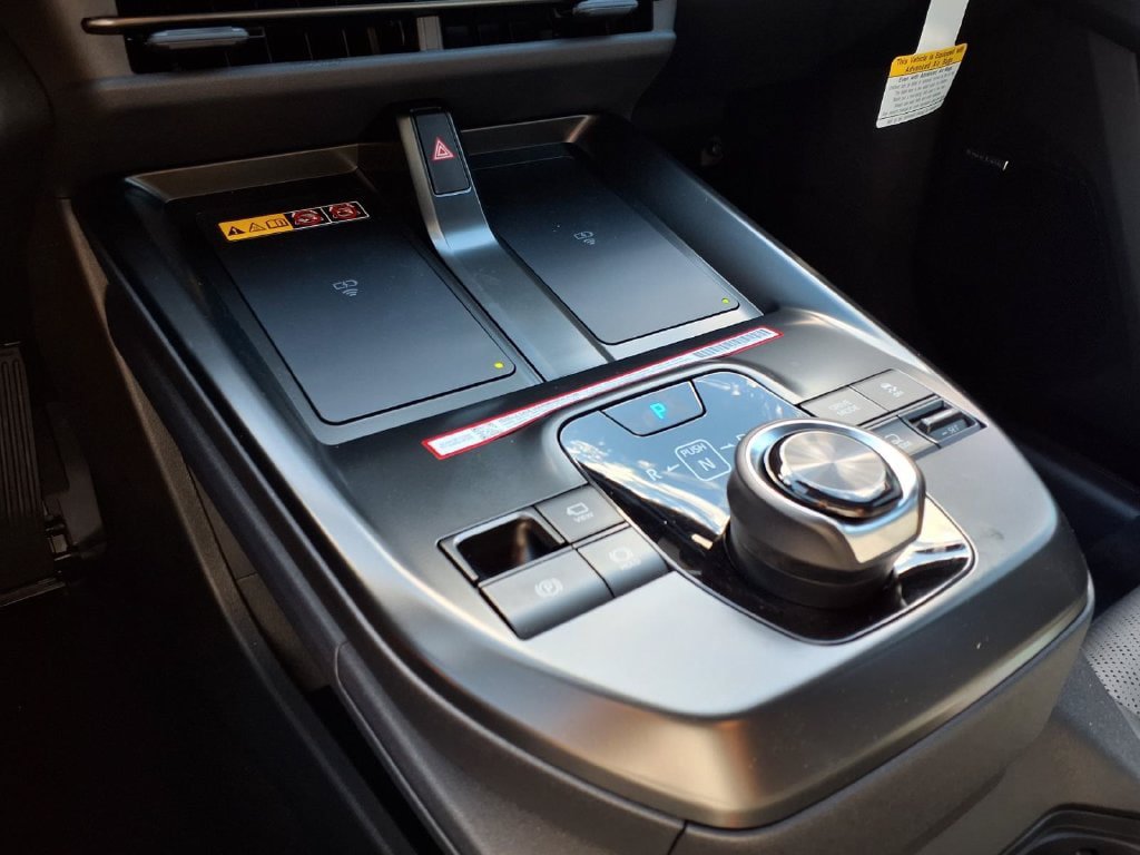 New 2026 Subaru Solterra AWD/4WD image 5
