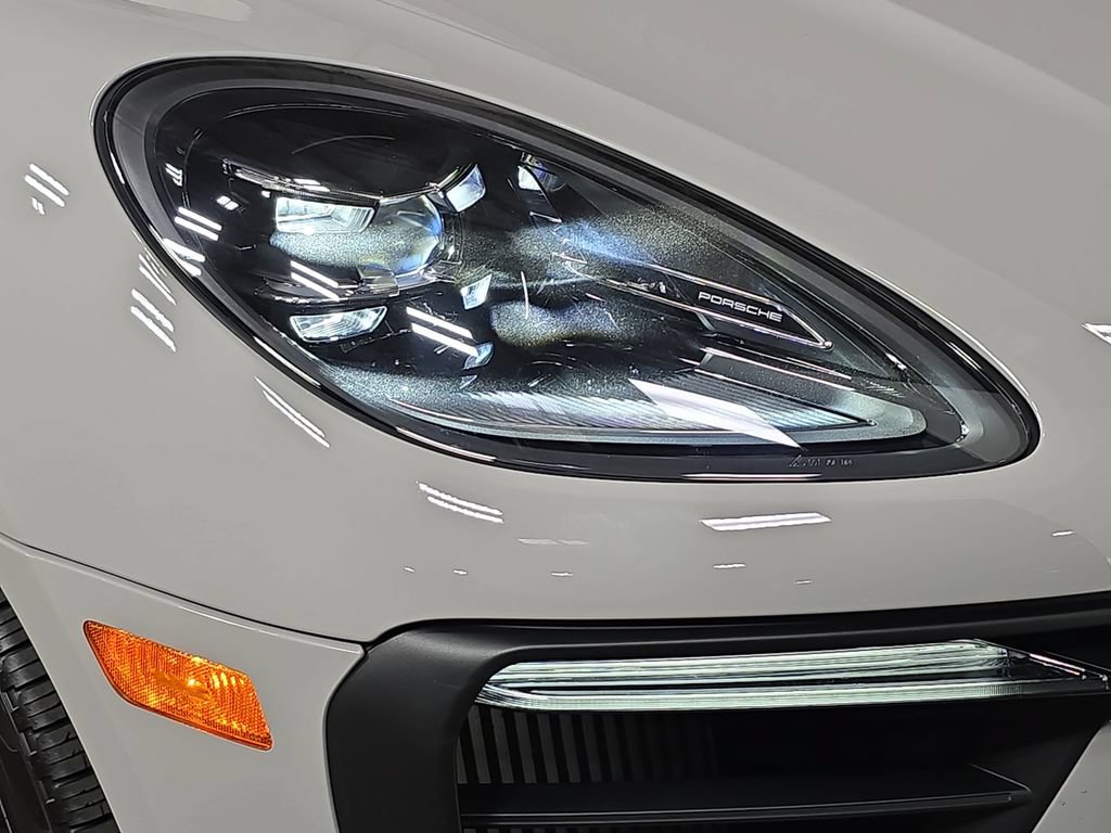 Certified 2025 Porsche Macan S AWD/4WD image 12