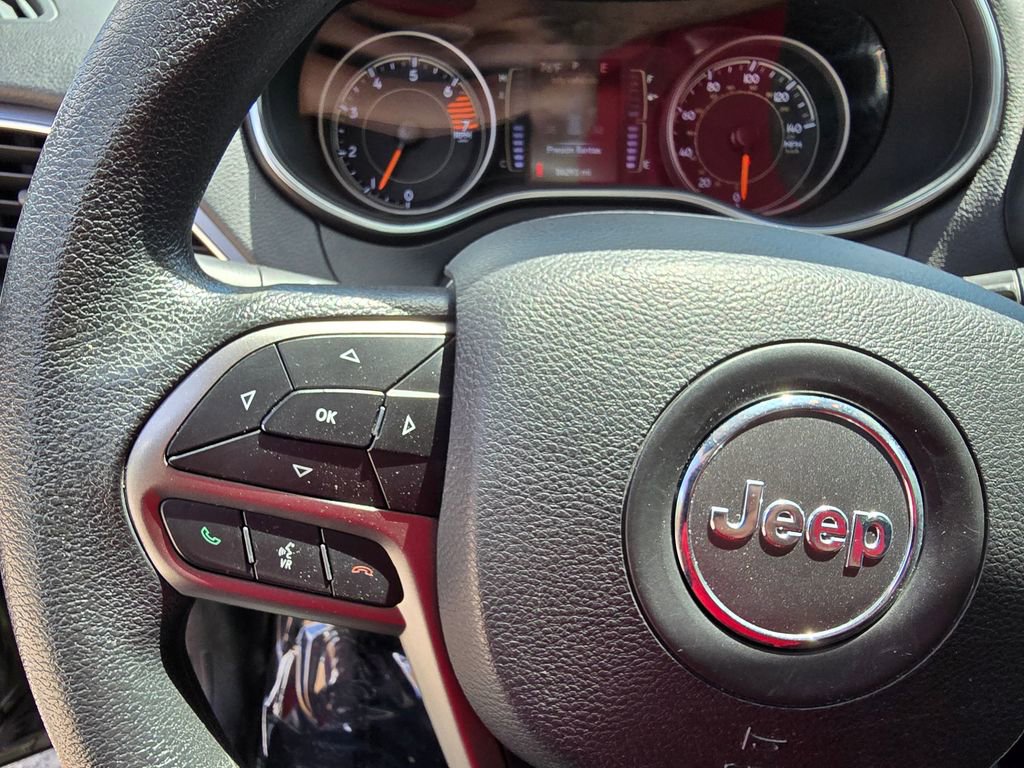 Certified 2019 Jeep Cherokee Latitude w/ Popular Appearance Group image 18