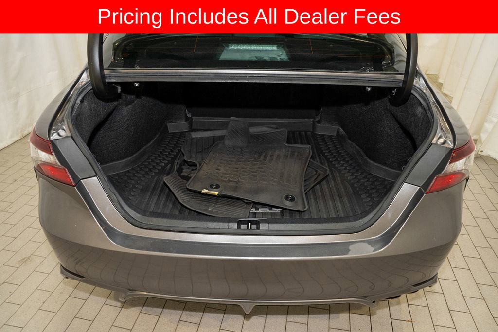Used 2023 Toyota Camry SE w/ Convenience Package FWD image 5