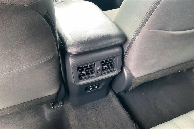 Used 2019 Toyota RAV4 XLE FWD image 35