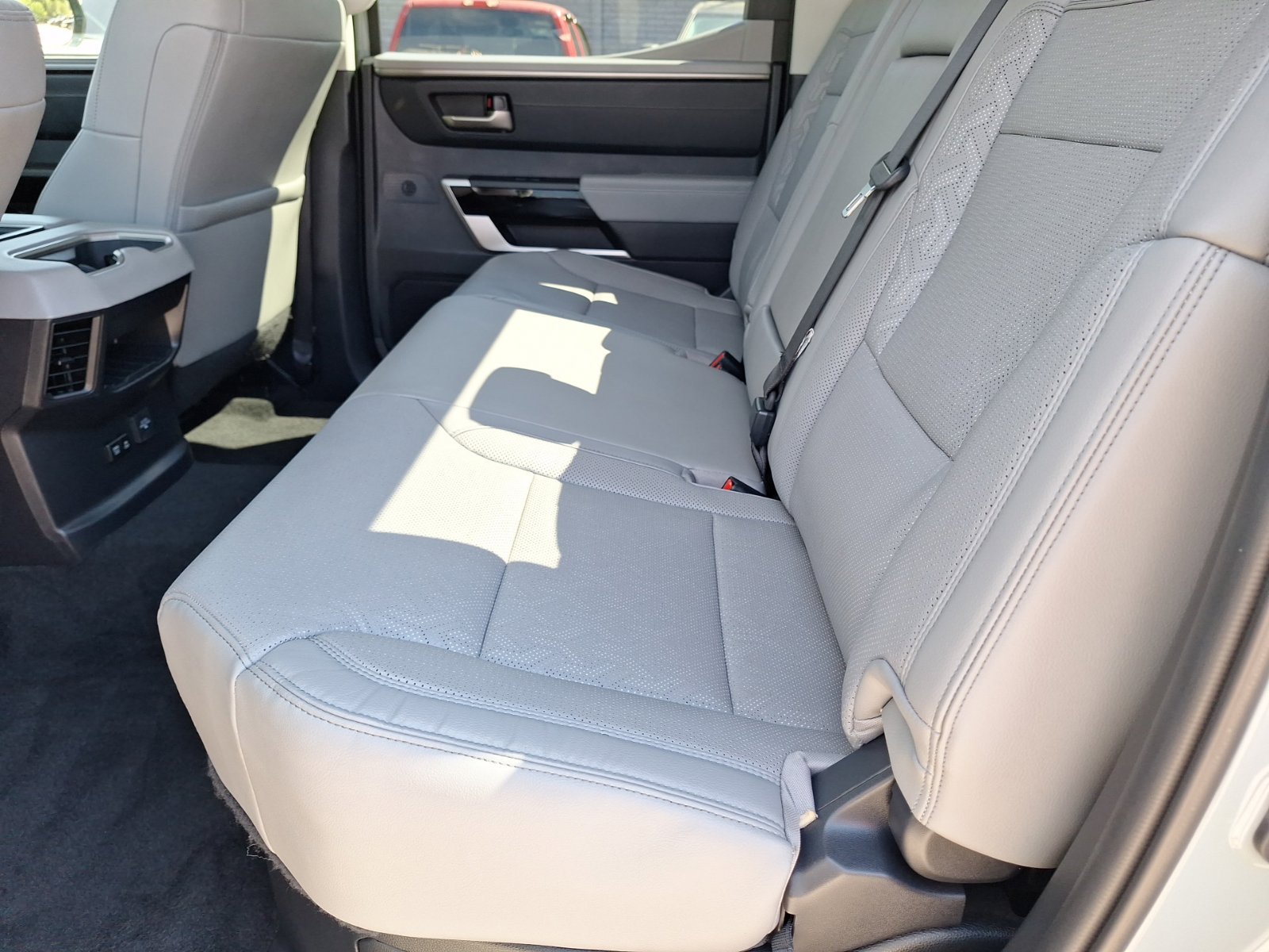 Used 2024 Toyota Tundra Limited w/ Power Package AWD/4WD image 31