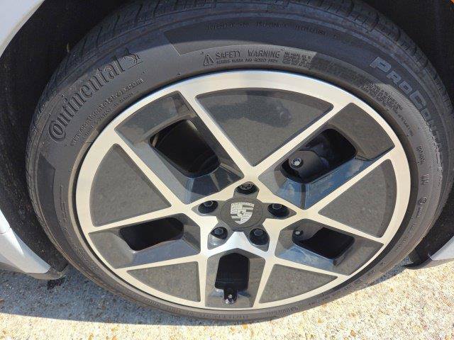 Used 2025 Porsche Taycan RWD image 13