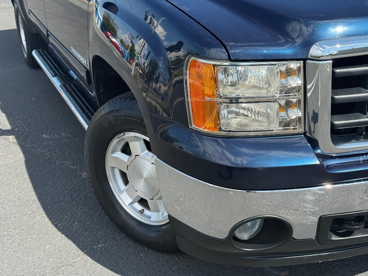 Used 2007 GMC Sierra 1500 SLE w/ SLE2 Preferred Package RWD image 3