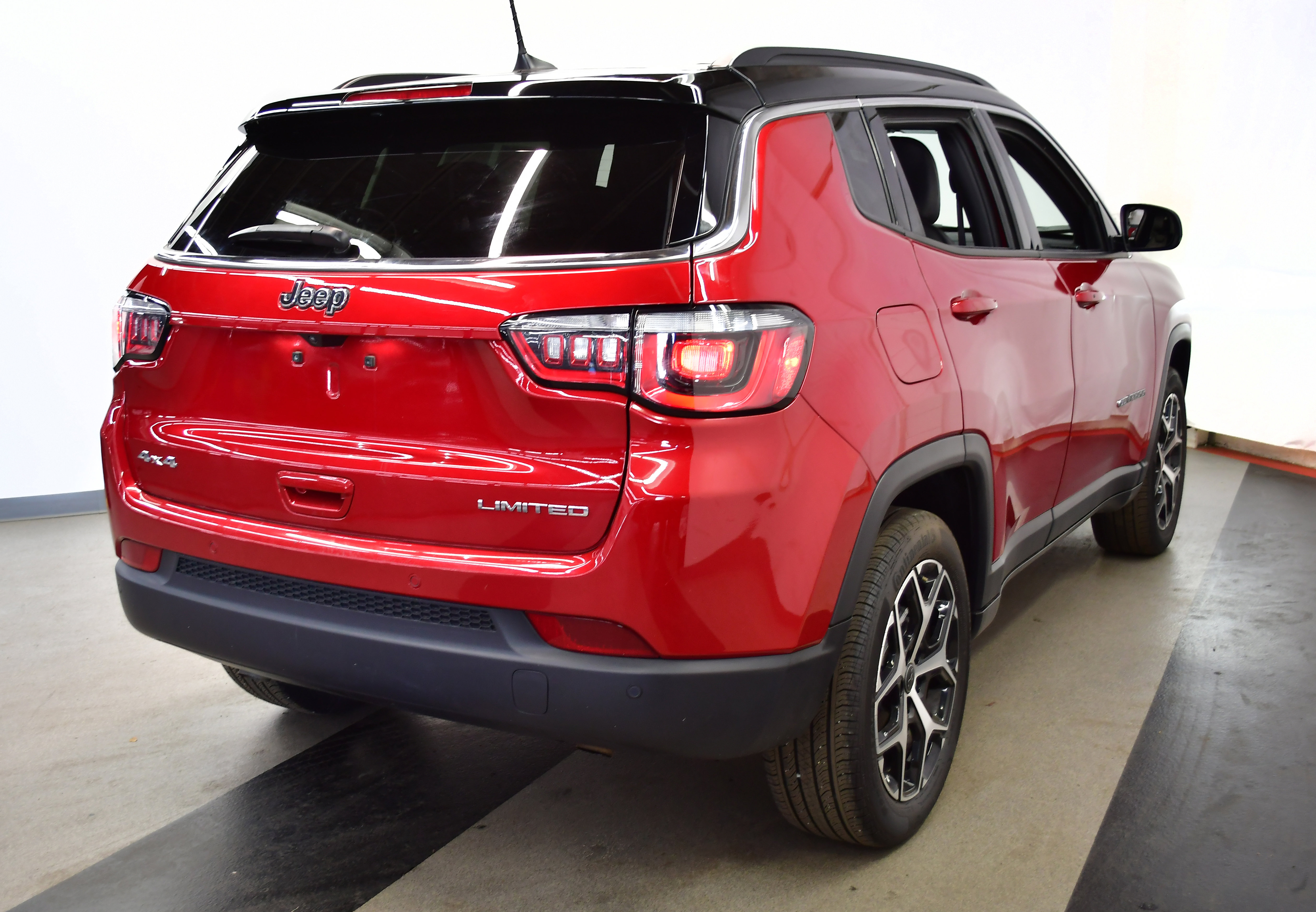 Used 2025 Jeep Compass Limited image 7